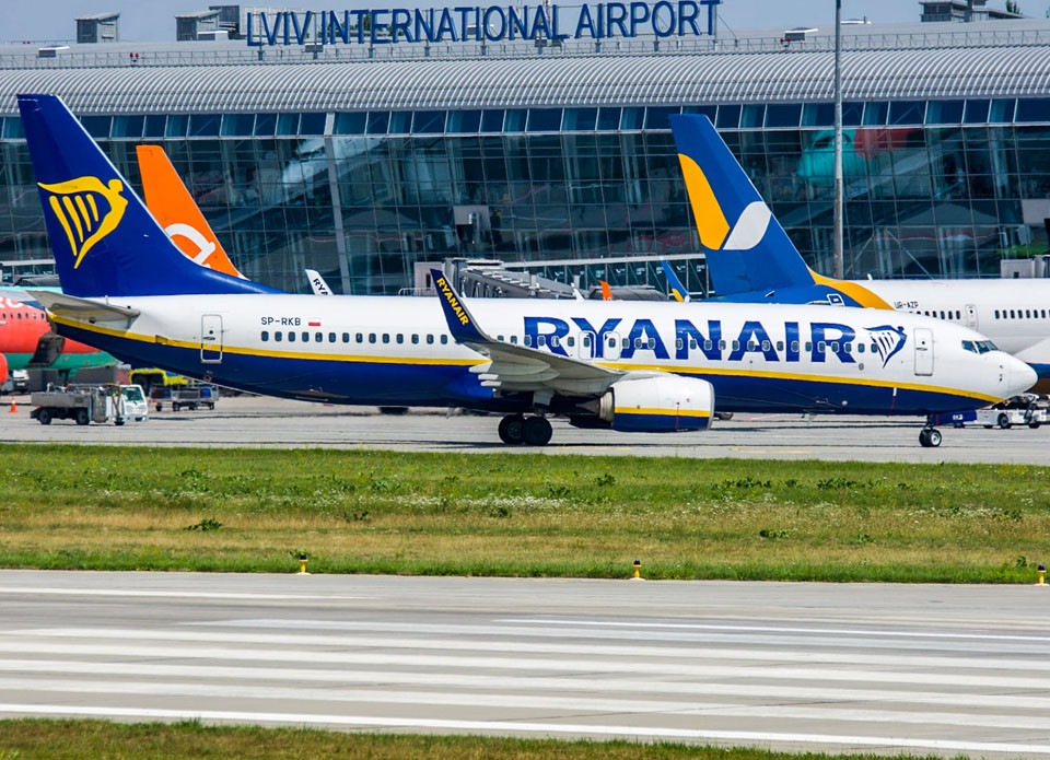 Виникає запитання: можливо, причина риторики влади Львова – не інтереси аеропорту, а щось інше - голова Львівської ОВА